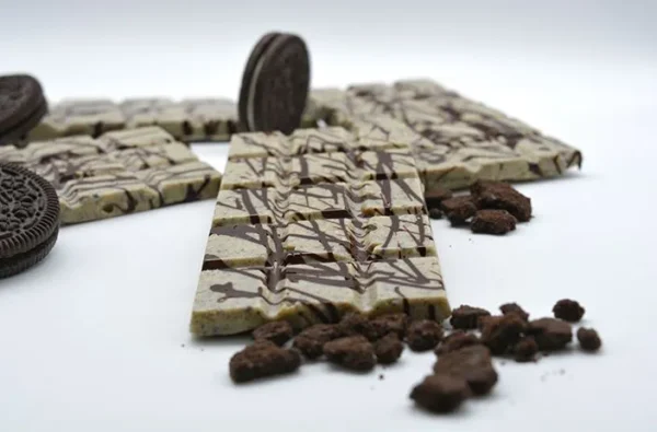 Cookies & Cream Dreams Mushroom Chocolate Bar - Image 3