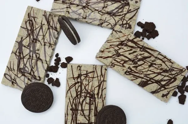 Cookies & Cream Dreams Mushroom Chocolate Bar - Image 5