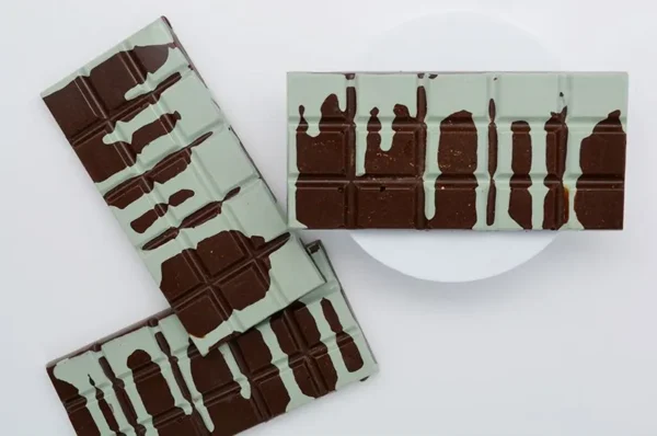 Peppermint Twist Vegan Drip Mushroom Chocolate Bar - Image 4
